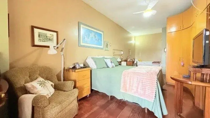 Imagem Casa de 4 dormitórios, uma suíte, pátio com piscina nos fundos e espaço para até 3 carros no Chácara das Pedras