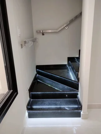 Imagem Sobrado Maravilhoso 166 m² 4 Dormitorios sendo 3 Suites 4 Vagas de Gargens