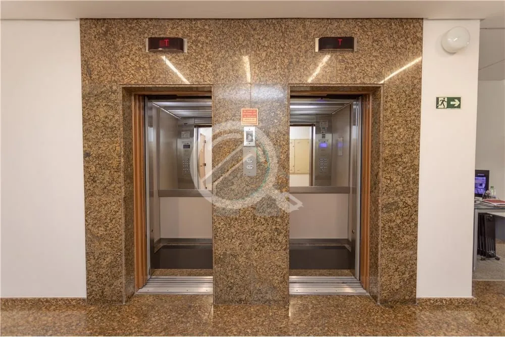 Imagem Sala comercial com 43 m², no bairro Floresta, 2 lavabos, piso frio, de frente com vista magnifica p...