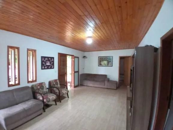Imagem Sítio com Casa em condomínio Fechado, Próximo da portaria, junto a RS040