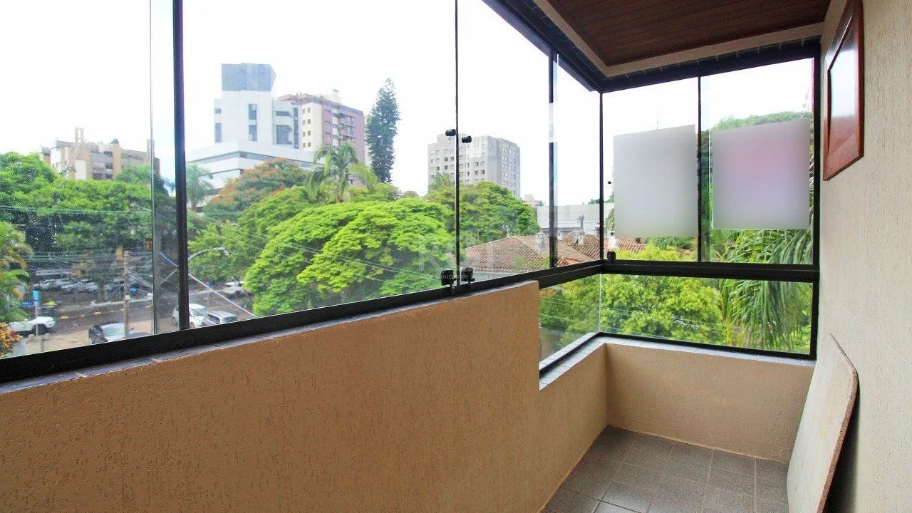 Imagem Apartamento de dois dormitórios e uma vaga de garagem na Rua Marcelo Gama, bairro Auxiliadora em Porto Alegre.