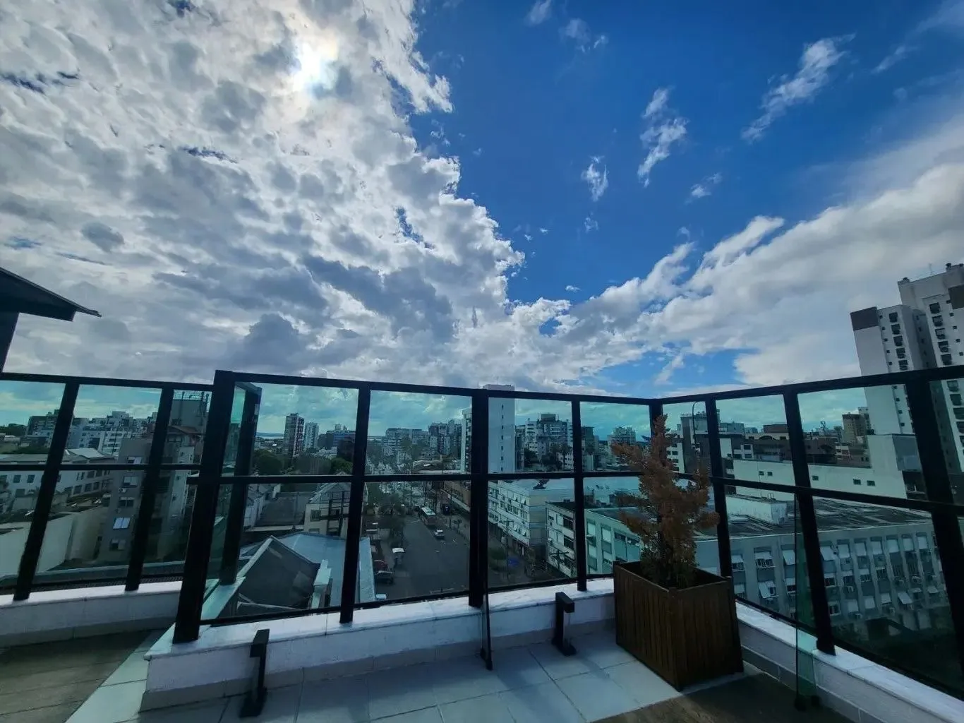 Imagem Apartamento com 1 quarto e 53m² à venda em Menino Deus, Porto Alegre.