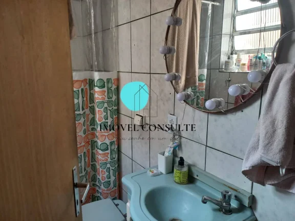 Imagem Oportunidade para Morar ou Investir! Sobrado Amplo com Renda de Locação.