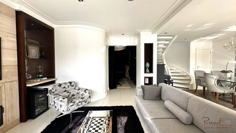 Imagem Belíssima casa totalmente mobiliada de alto padrão com 3 suítes, sendo 1 suíte master com banhei...