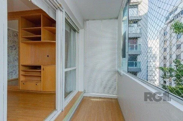 Imagem Vende-se luxuoso apartamento 3 quartos c/ suíte, dependência de empregada, gabinete, 2 vagas cobertas - 283m² - Moinhos de Vento