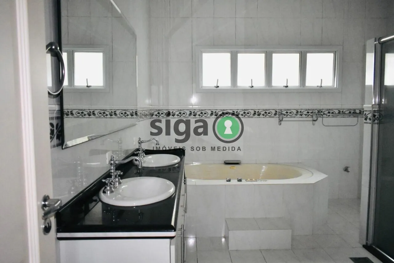 Imagem Casa Térrea à venda no Planalto Paulista com 2 suítes e 4 vagas cobertas em São Paulo