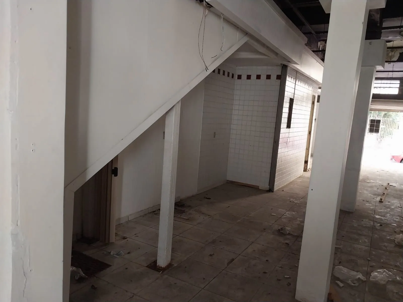 Imagem Prédio na Duque de Caxias, desocupado espaço amplo. Preço atrativo.
