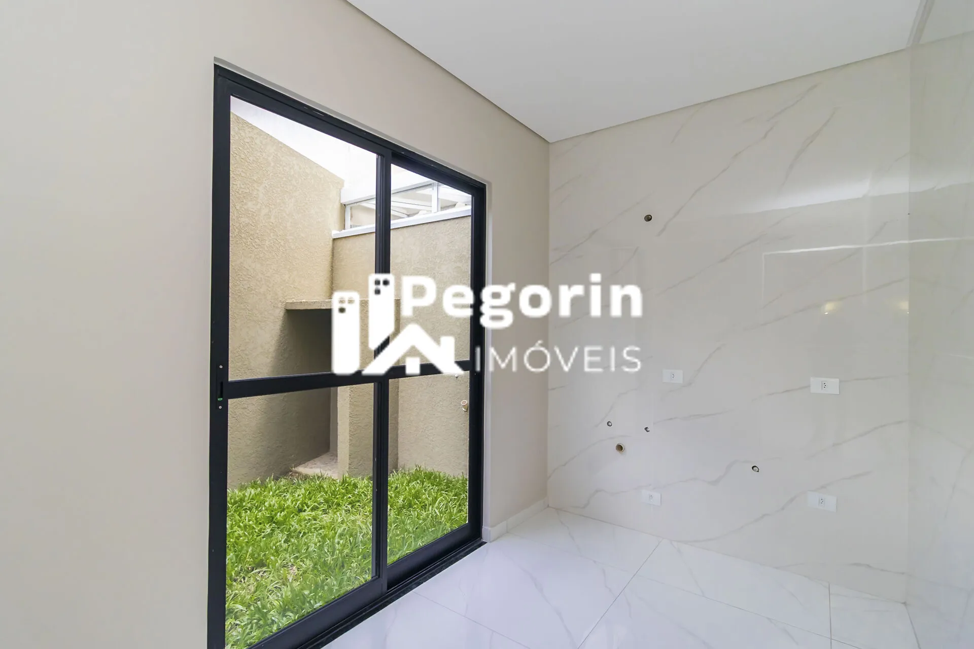 Imagem Sobrado à venda em Curitiba, Uberaba, com 3 quartos, 107,00m²