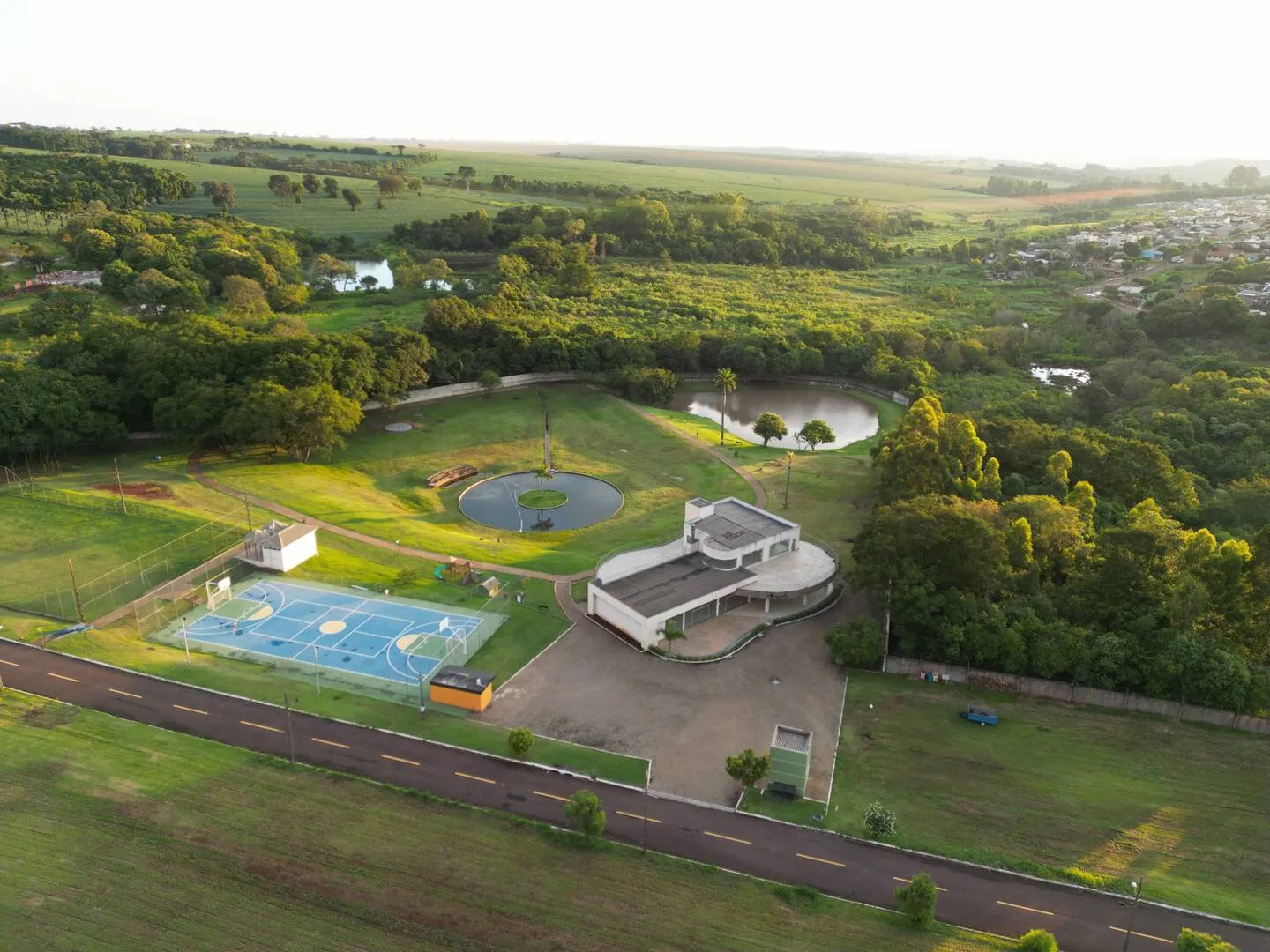 Imagem Terreno à venda em Condomínio, Bairro Cascavel Velho em Cascavel: Churrasqueira, Playground, Portaria 24h - Venda