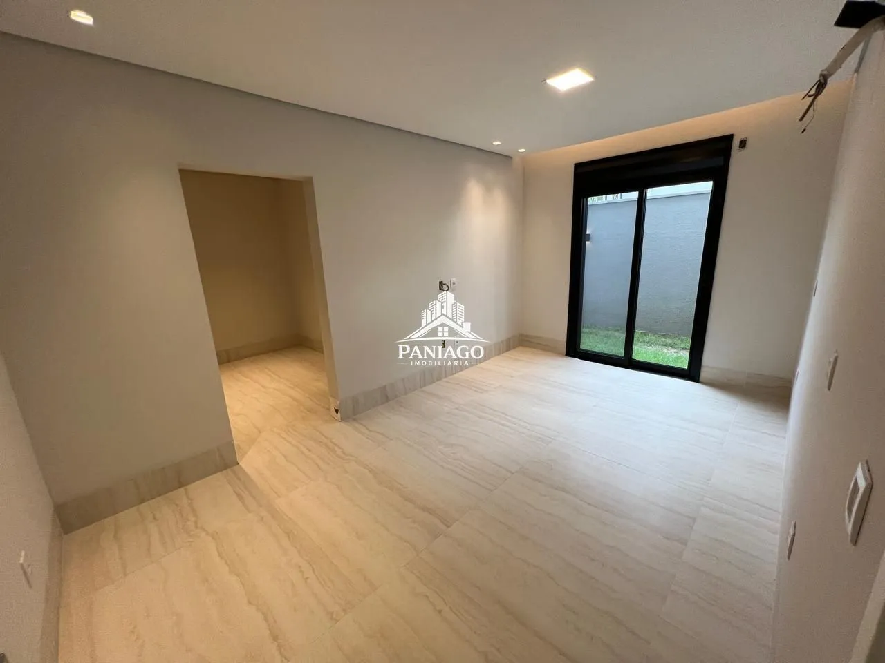 Imagem Casa com 5 Quartos, 4 Suítes e Piscina à Venda no Villa Jardim