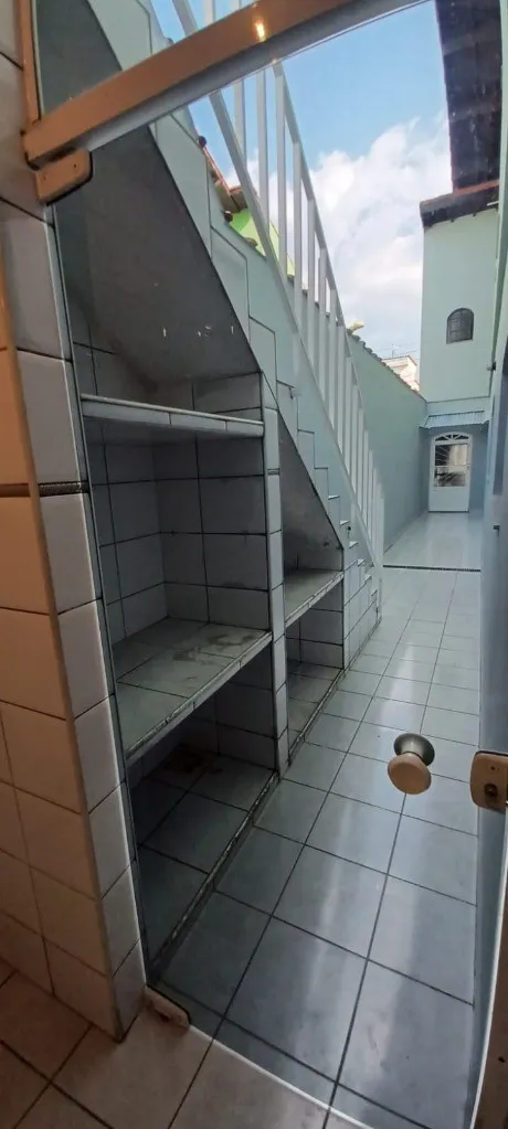 Imagem Sobrado à venda em Santo André-SP: 3 quartos, 1 suíte, 2 banheiros, 2 vagas, 274m² no Jardim Las Vegas!