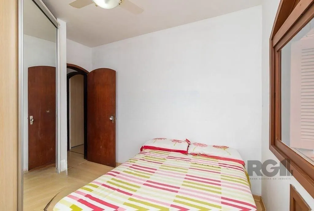 Imagem Casa de 245m² com 5 dormitórios no bairro Sarandi