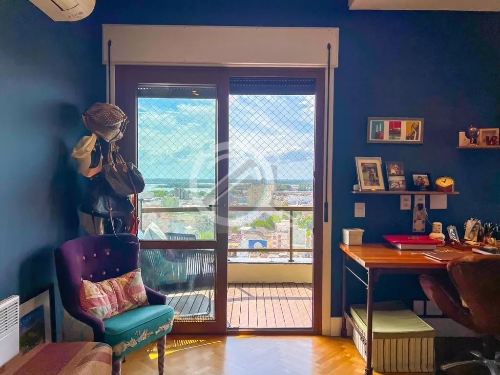 Imagem Localizado no prestigiado bairro Moinhos de Vento, este apartamento cheio de personalidade oferece u...