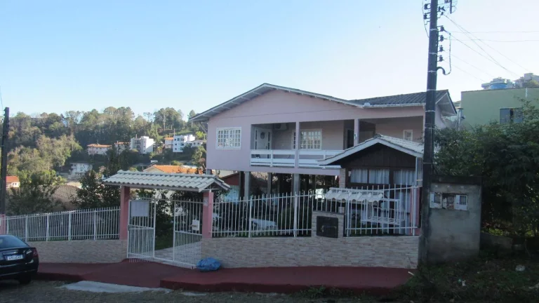 Foto do imóvel Casa para Venda em Concórdia, Industriários, 4 dormitórios, 2 banheiros em Luís Vicari
