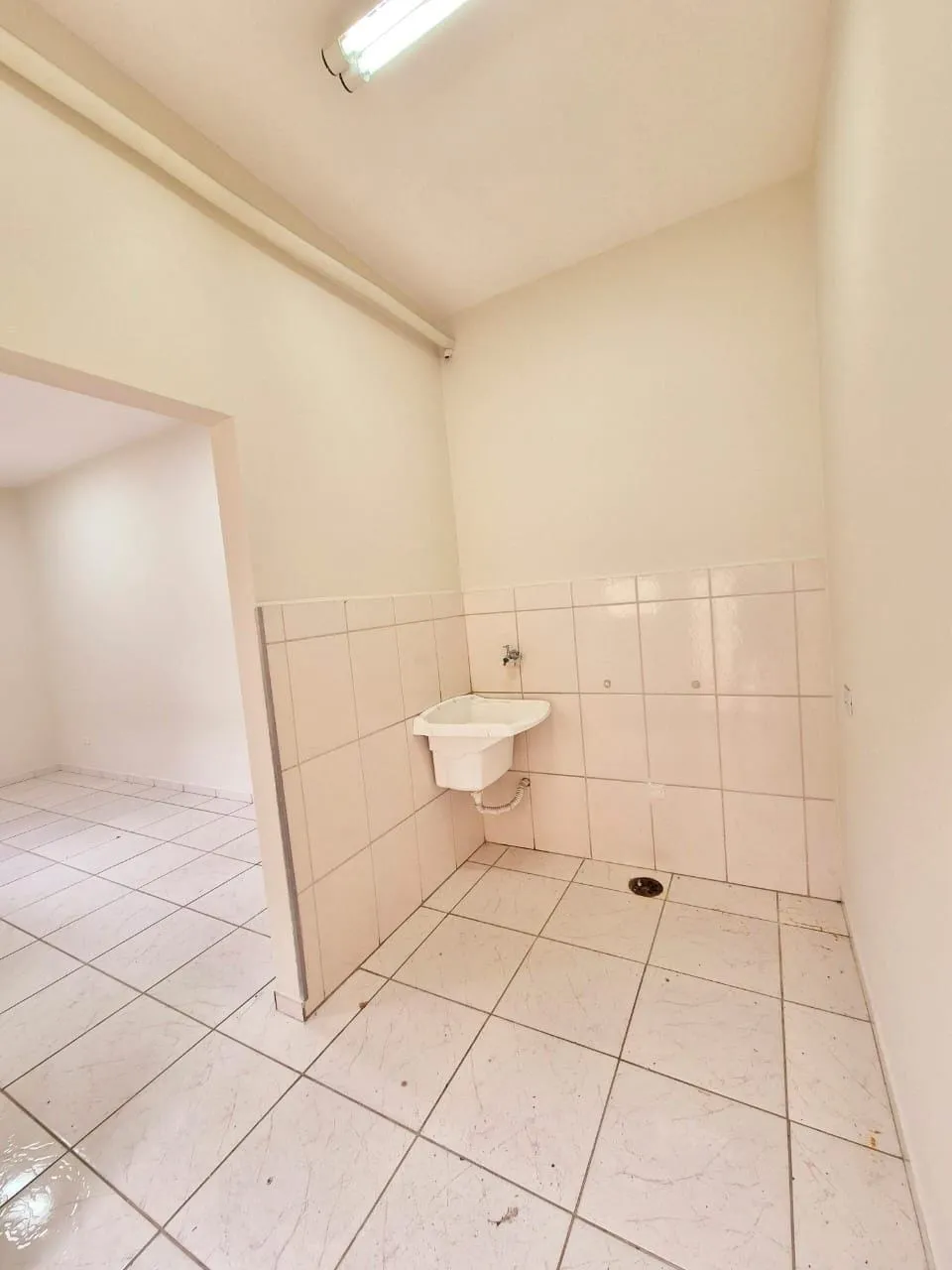 Imagem Oportunidade Imperdível: Casa Comercial a 5 Min do Centro, Perfeita para Empresas com Ampla Estrutura e Localização Estratégica