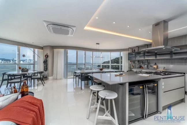 Imagem Apartamento Frente Mar para Venda em Balneário Camboriú, CENTRO, 4 dormitórios, 4 suítes, 6 banheiros, 4 vagas