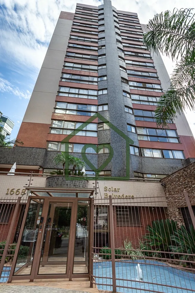 Imagem Apartamento semimobiliado com 132,8 m2 em andar alto, privilegiado por luz natural abundante. A áre...