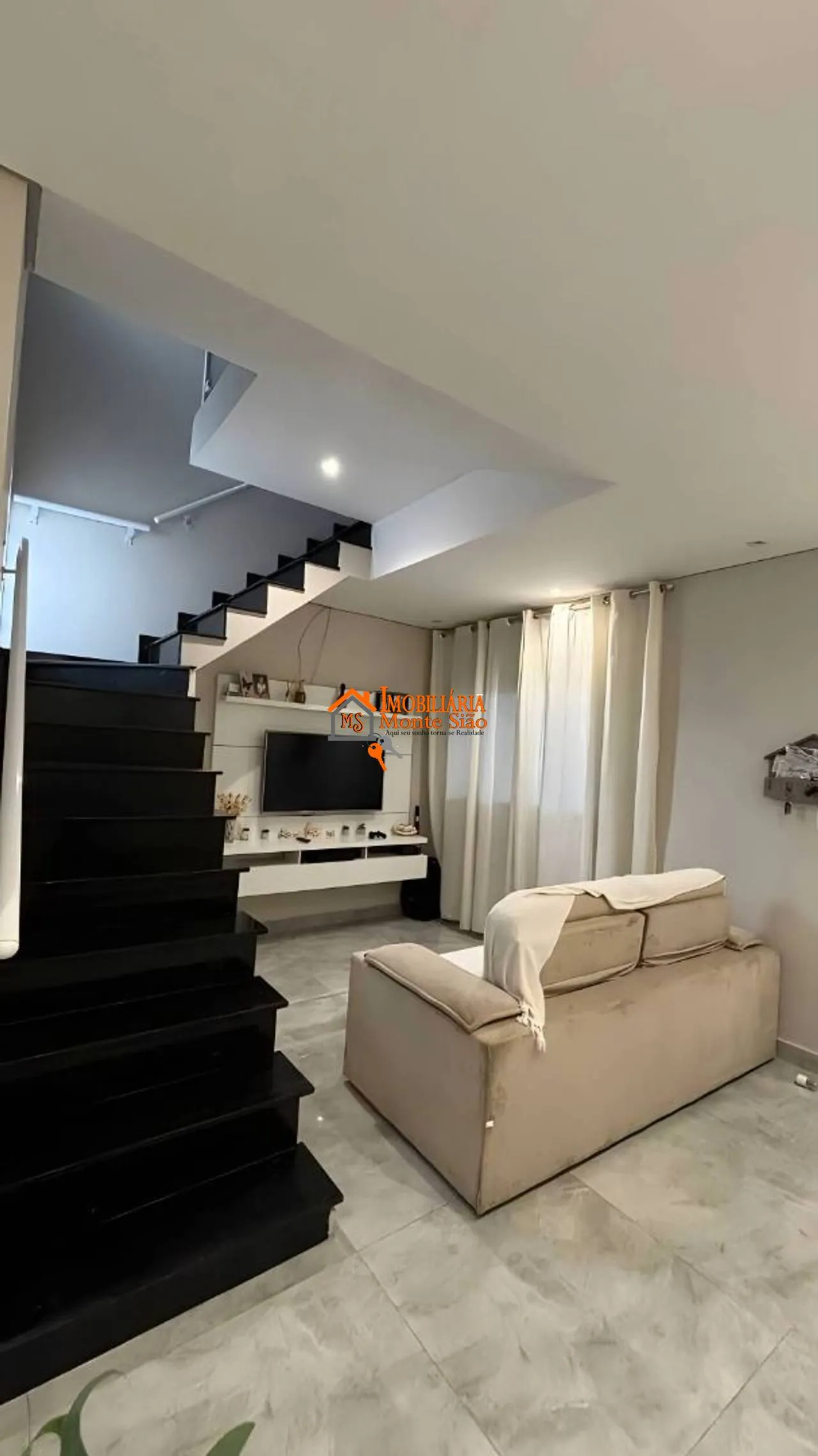 Foto do imóvel Sobrado com 3 dormitórios à venda, 250 m² por R$ 740.000,00 - Jardim Presidente Dutra - Guarulhos/SP