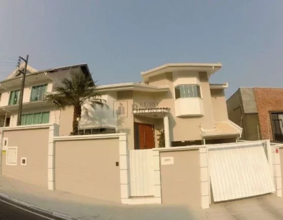 Imagem Casa com ampla estrutura de lazer, finamente mobiliada, bairro Ariribá, BC