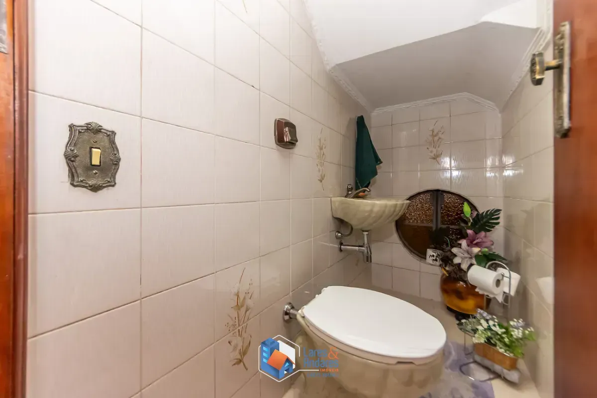 Imagem Sobrado para venda em Vila Guilherme com 4 quartos, sendo 2 suítes, 181m²