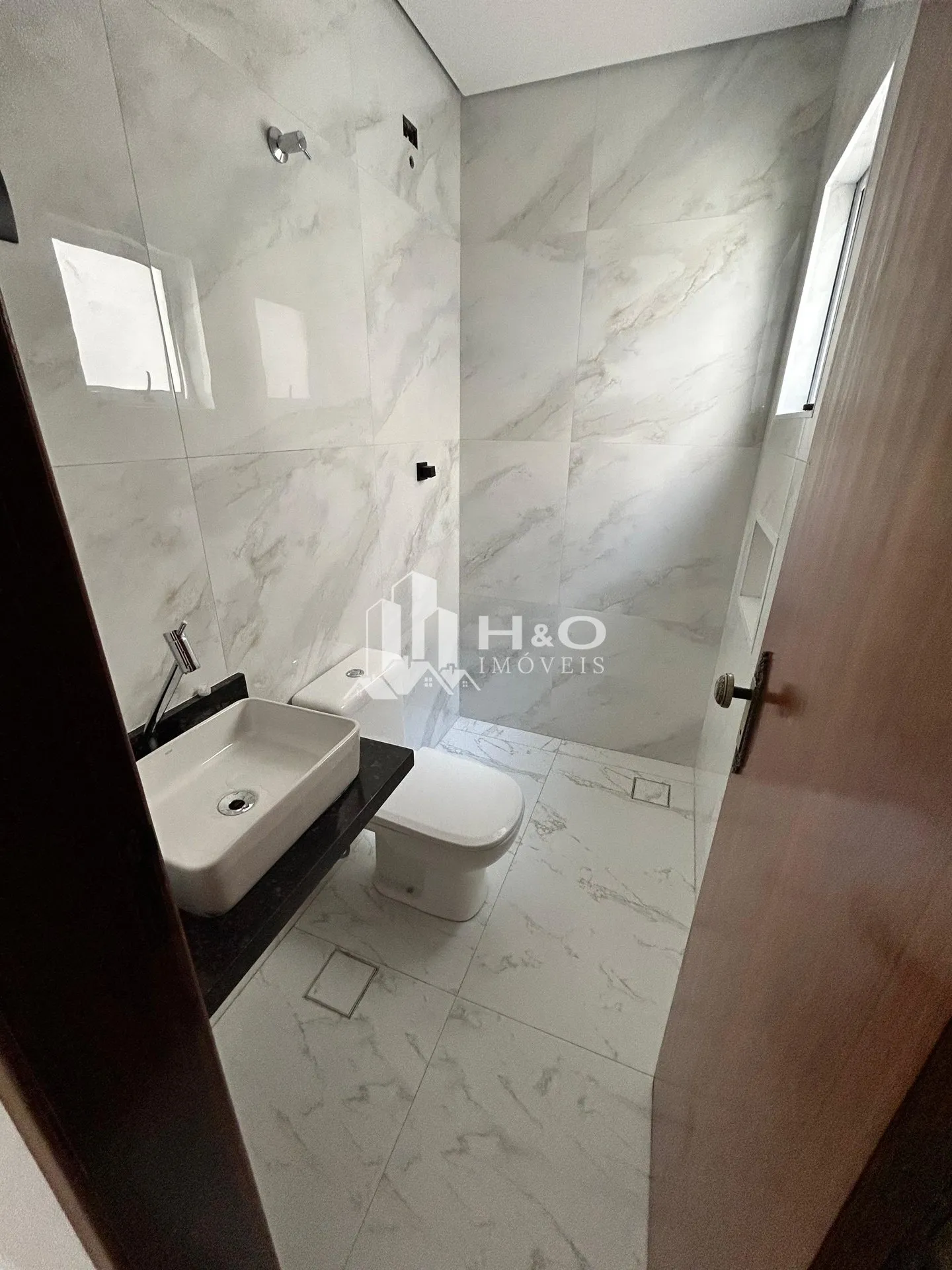 Imagem Sobrado à Venda Próximo ao Metrô Patriarca - 3 Dormitórios, 1 Suíte, Espaço Gourmet e Acabamento de Alto Padrão!