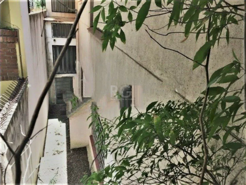 Imagem Casa de 3 dormitórios 4 vagas amplo terreno - Menino Deus
