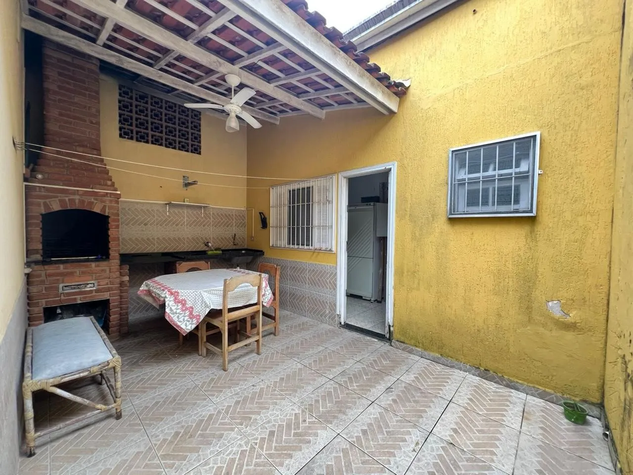 Imagem Casa para Venda em Praia Grande, Caiçara, 2 dormitórios, 1 suíte, 1 banheiro, 2 vagas