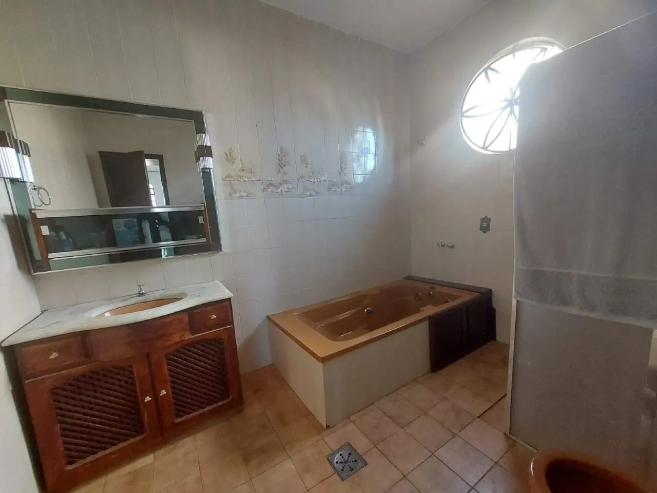 Imagem 4 VAGAS+ 5 QUARTOS +3 SUÍTES + 4 SALAS+ RESIDENCIAL OU COMERCIAL+VALOR DO M² MUITO ATRATIVO!!!!!!!!