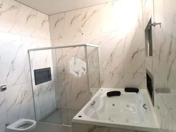 Imagem CASA À VENDA, COM 190M² 3 DORMS (1 SUÍTE) 5 VAGAS, PISCINA, CHURRASQUEIRA - RESIDENCIAL CALIFÓRNIA GARDEN, SÃO SEBASTIÃO DO PARAÍSO, MG
