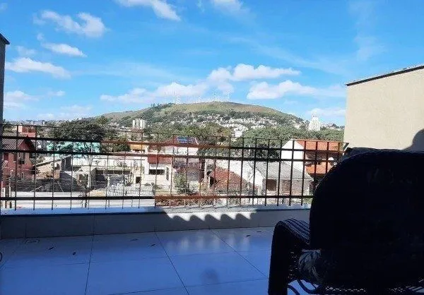 Imagem Sobrado triplex no Partenon de 3 dormitórios e 2 vagas