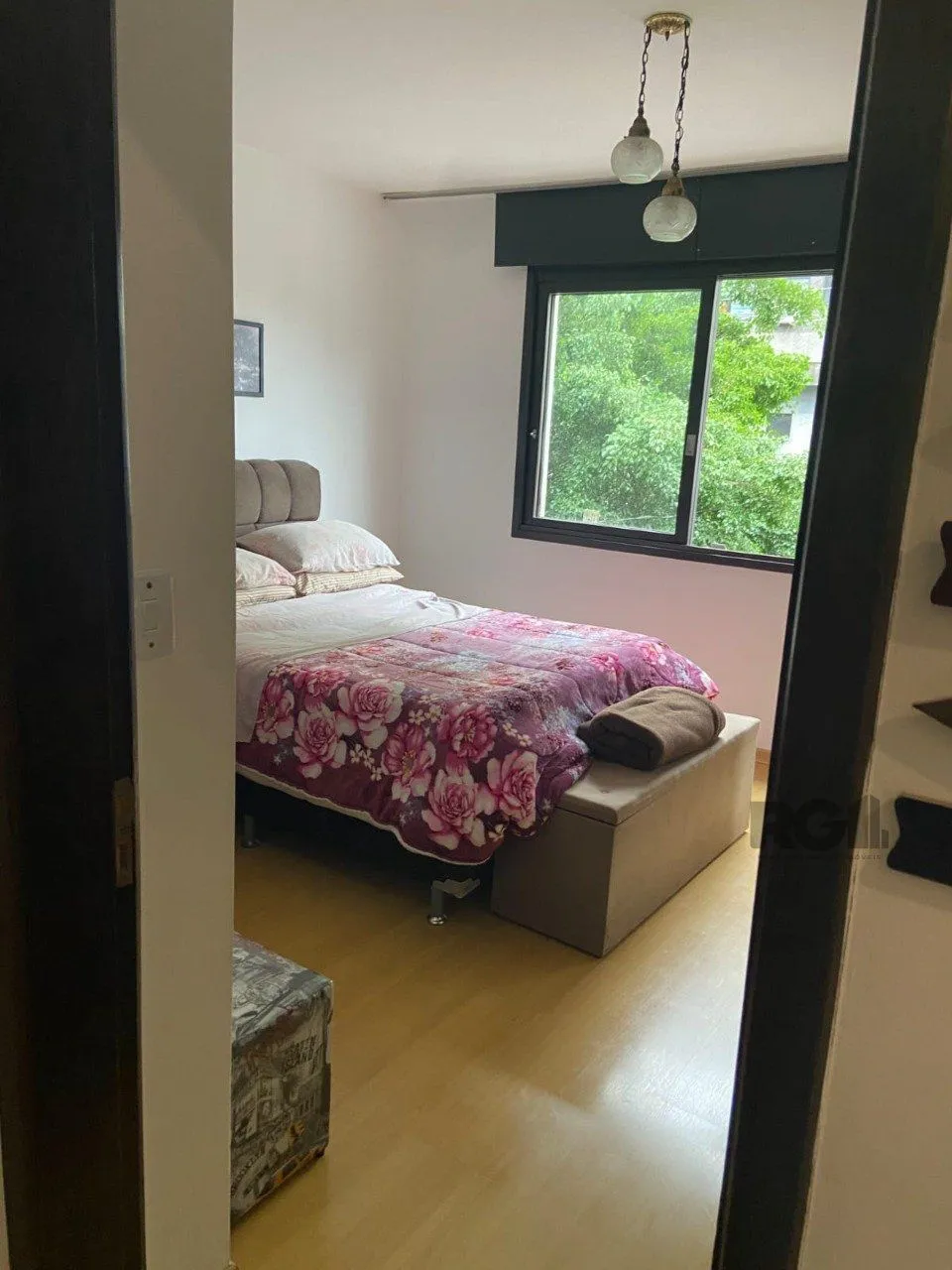 Imagem Apartamento de 2 dormitórios, sala, cozinha, banheiro, área de serviço com vaga de garagem escriturada e coberta