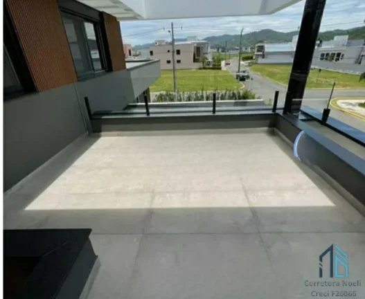 Imagem Casa a venda, Alto padrão, 04 suítes, piscina, no centro de Camboriú SC