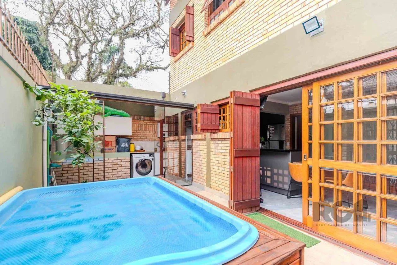 Imagem Casa em condomínio fechado, 3 dormitórios, suíte e duas vagas de garagem