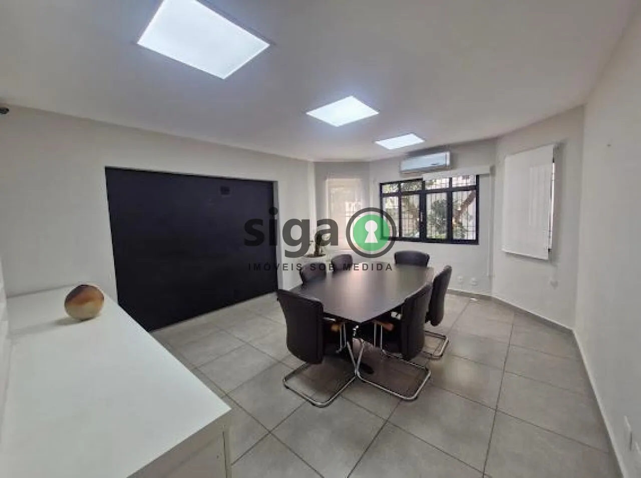 Imagem Casa Assobradada no Pacaembu, para locação Comercial ou venda com 10 salas, 11 vagas, reformada.