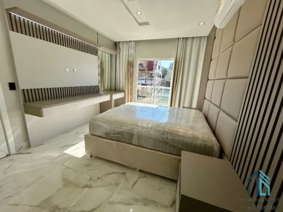Imagem Sobrado Mobiliado com terraço , 03 quartos c/suíte, 04 vagas, no Pinheirinho em Curitiba PR