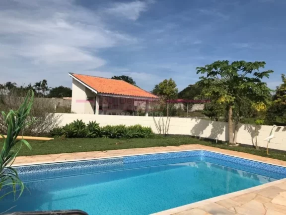 Foto do imóvel Chácara com muito verde dentro de condomínio Residencial