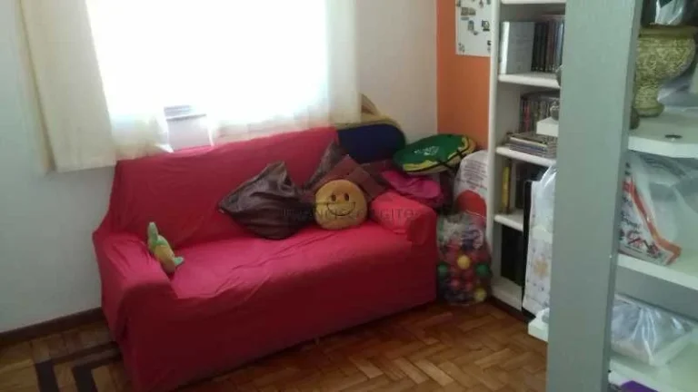 Imagem partamento de 3 quartos, que inclui uma vaga de estacionamento dentro do condomínio,proximo a subida e descida da ponte Rio Niterói, com 02 lances esc