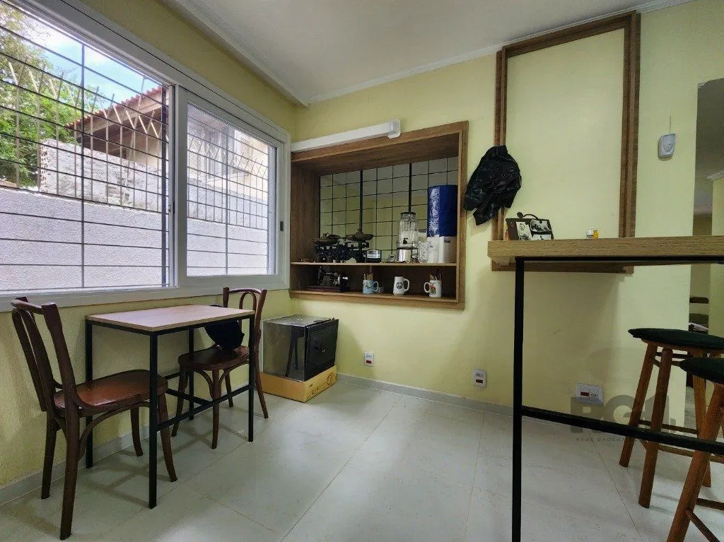 Imagem Vende-se excelente cada 3 quartos com suíte, 4 vagas, anexo comn salão de festas, podendo ser usada para fins comerciais - 255m² - Chácara das Pedras