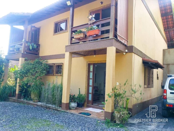 Foto do imóvel Casa com 3 dormitórios à venda, 250 m² por R$ 890.000,00 - Panorama - Teresópolis/RJ