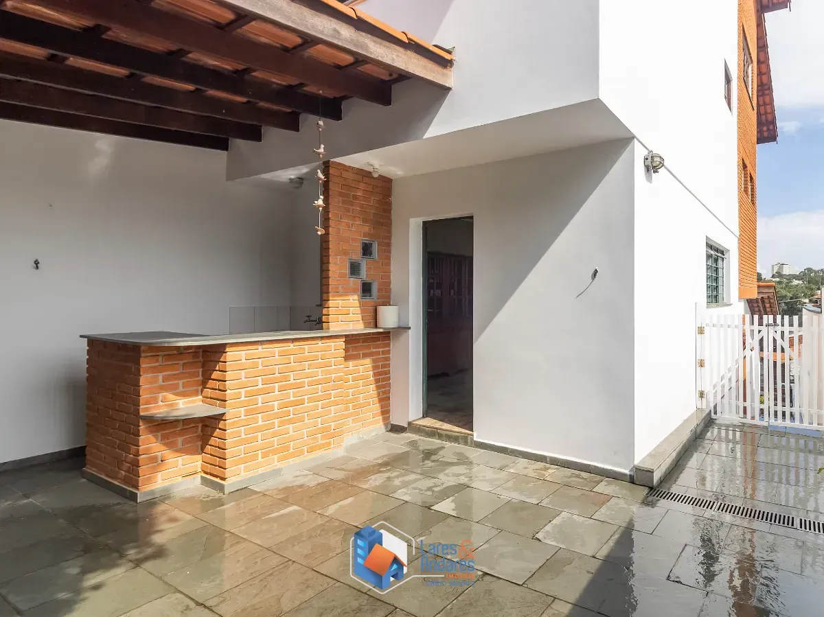 Imagem Sobrado para venda em Jardim Regina com 3 quartos, sendo 1 suíte, 226m²