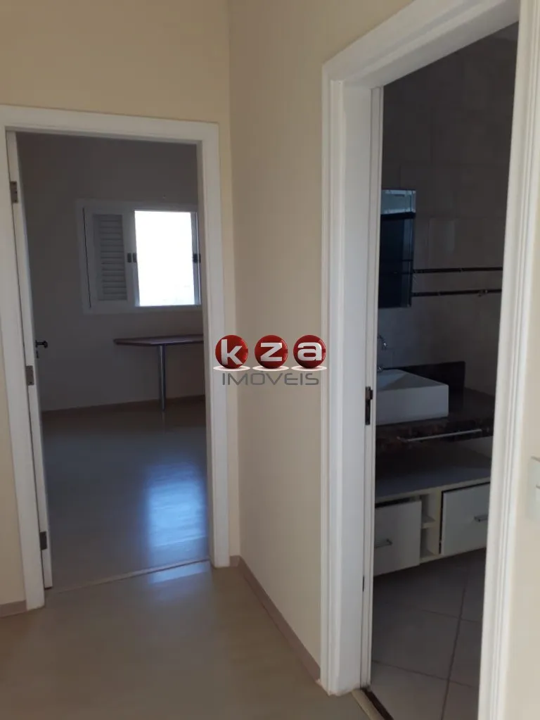 Imagem Casa de 3 quartos no Condomínio Terras do Caribe, em Valinhos-SP: 3 salas, 1 suíte, 4 vagas de garagem e 218m² de área.