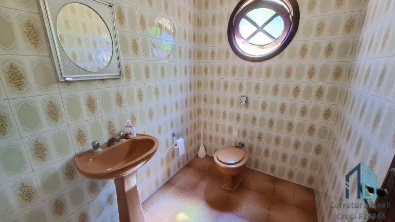 Imagem Casa com amplo terreno, a venda 04 quartos c/suíte no Seminário em Curitiba PR