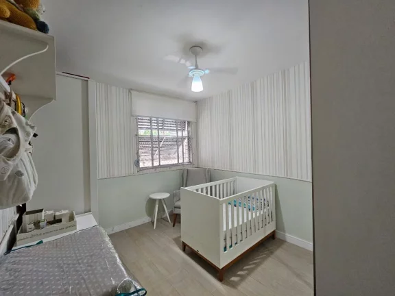 Imagem Apartamento Reformado de 2 Quartos na Quadra da Praia, ao lado Shopping Praiamar