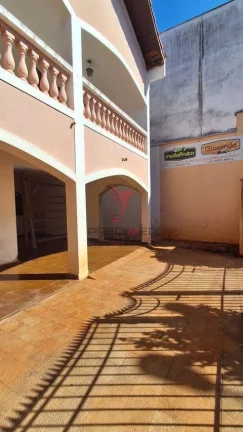 Imagem Vendo Sobrado com vocação comercial na Cidade se São Pedro-SP