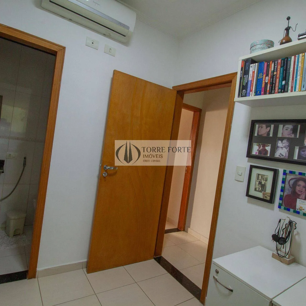 Imagem Linda casa com 3 suítes , churrasqueira, varanda , 2 vagas