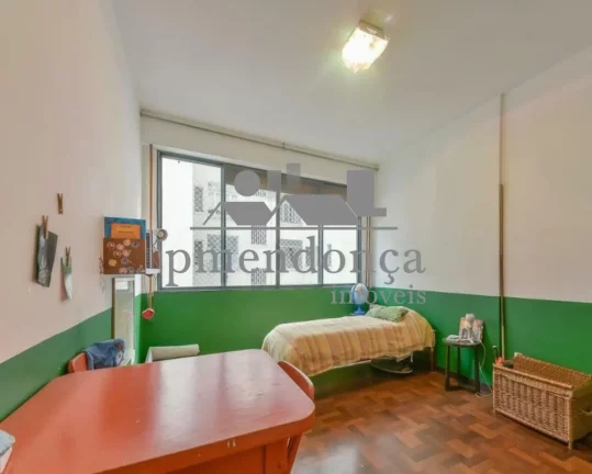 Imagem Apartamento reformado, distribuído com tacos, living para 03 ambientes, terraço, lavabo, banheiro ...