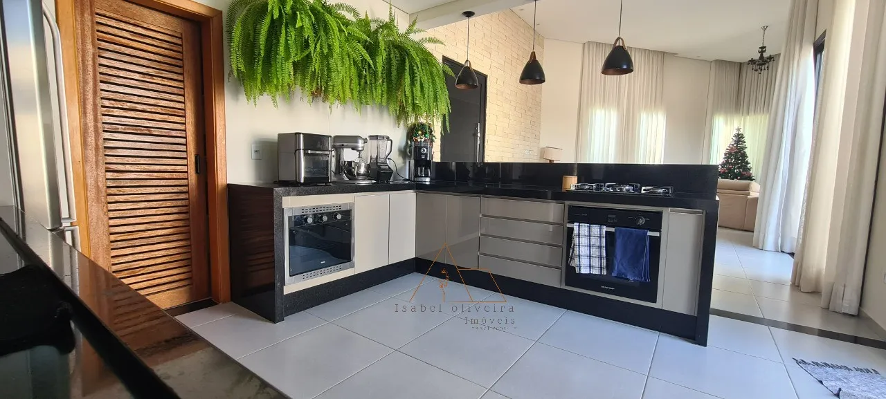 Imagem Imperdível! Casa à venda em Salto-SP, Condomínio Terras de Mont Serrat. 4 quartos, 2 suíte, 2 salas, 6 banheiros, 6 vagas de garagem, 335m².
