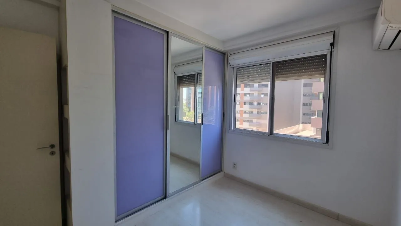 Imagem Apartamento 03 dormitórios 110mq e duas vagas, semi mobiliado, no Bairro Auxiliadora para locação.