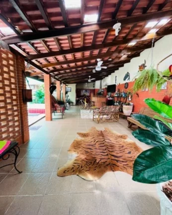 Foto do imóvel Casa com piscina no centro de Guaratuba para venda, amplo terreno! em Rua Vieira dos Santos