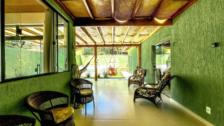 Imagem Casa moderna em condomínio à venda em Búzios-RJ, 3 suítes, 4 banheiros, 2 vagas, 250m² na Baía Formosa. Aproveite!